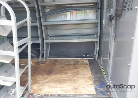 2015 Ford Transit-250 z USA, uszkodzony, nr VIN 1FTNR1CM6FKA24929